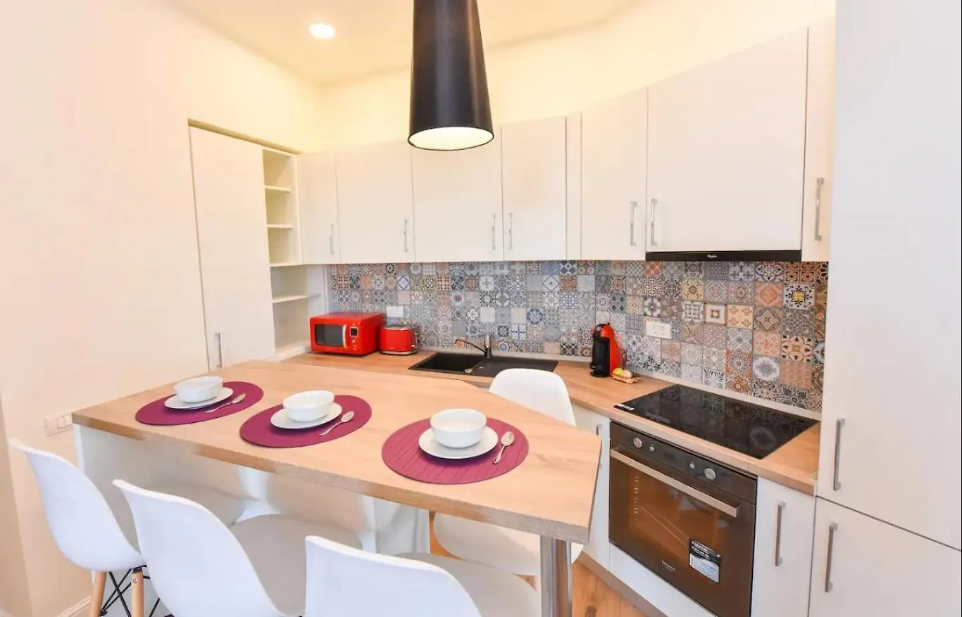Deluxe Spacious Apartment Old Town-Free Parking Bucharest