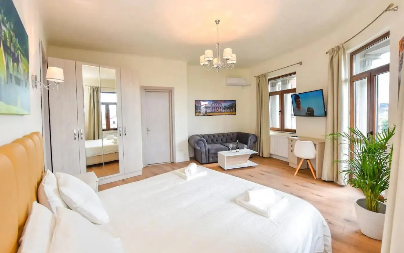 Deluxe Spacious Apartment Old Town-Free Parking Bucharest Romania